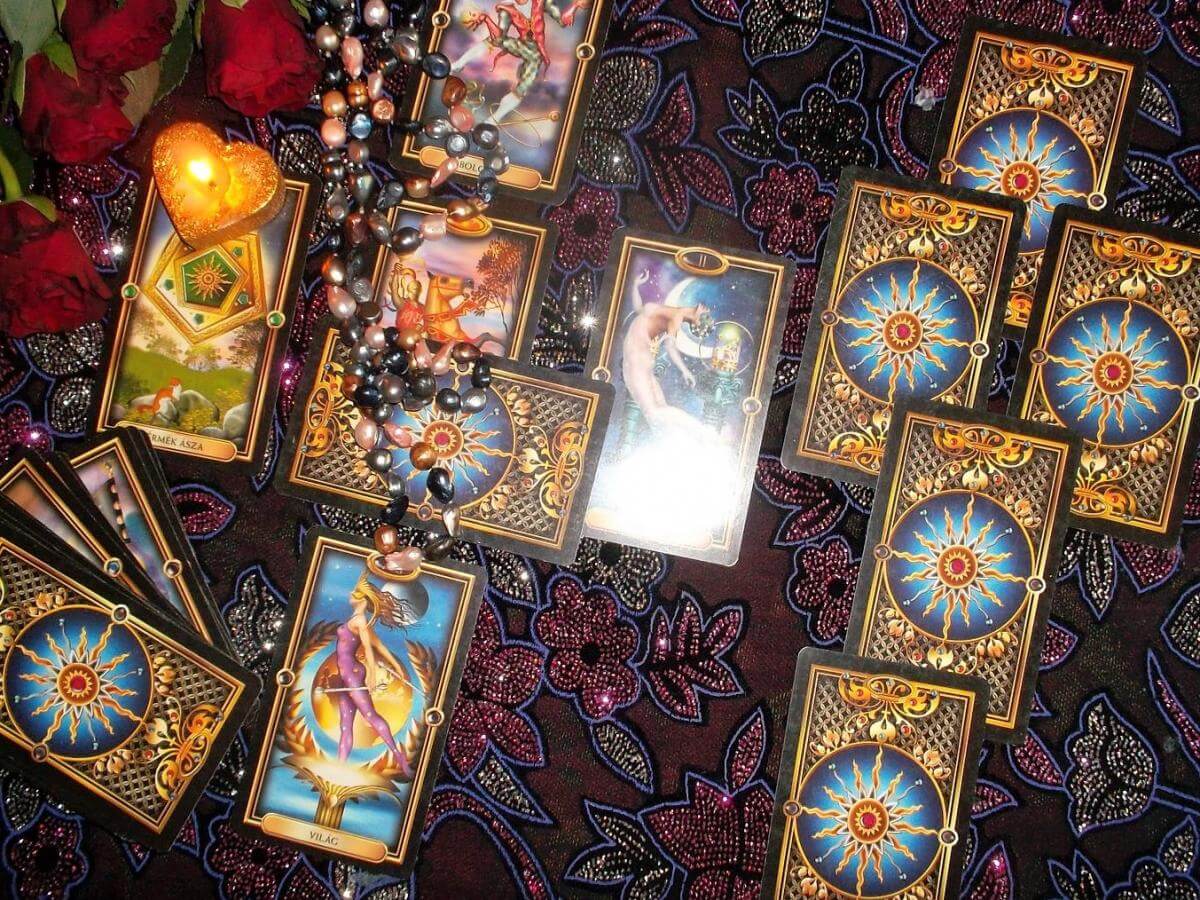 Past / present / future life path tarot reading
